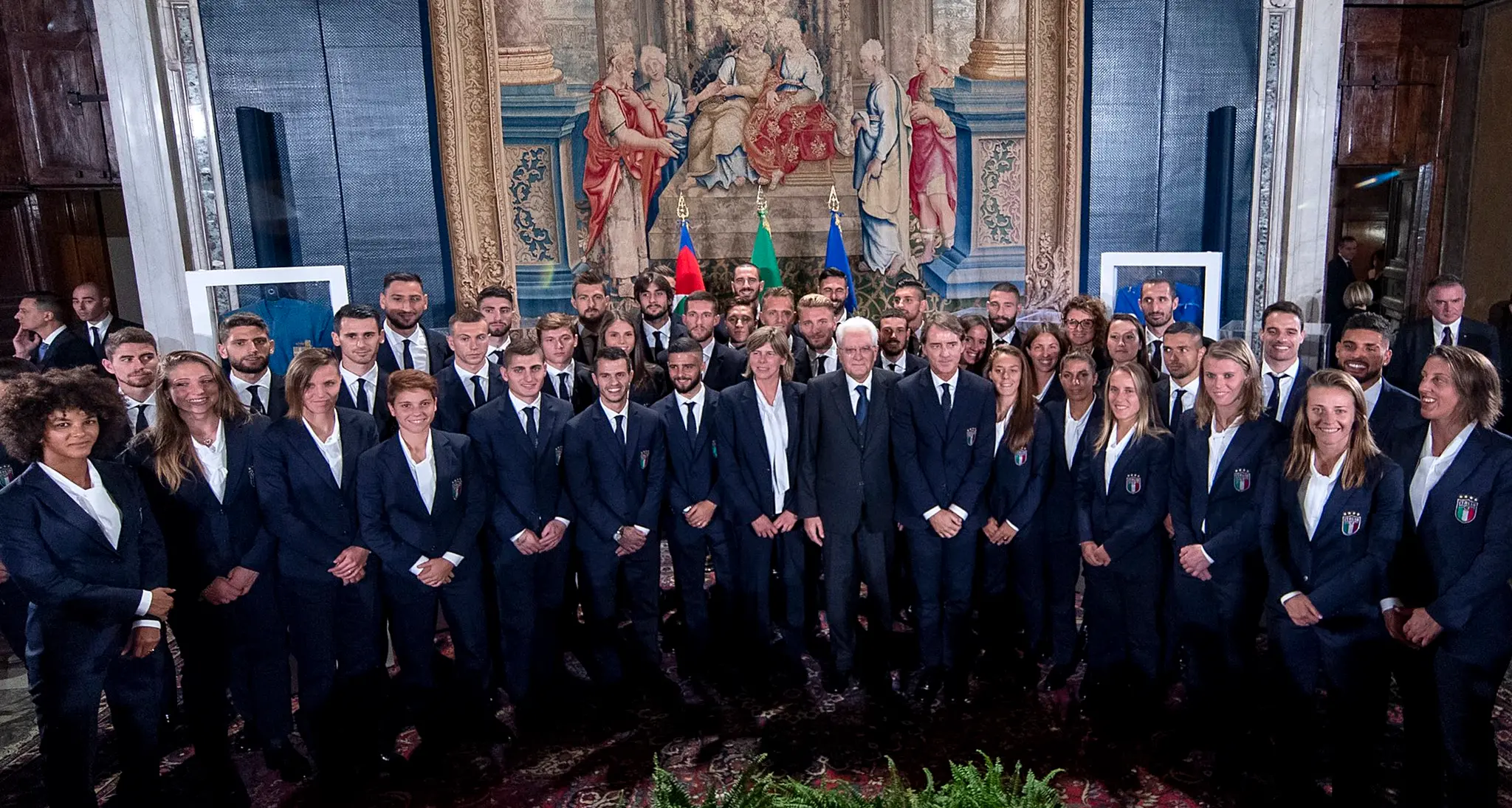 Azzurre e azzurri del calcio a colloquio con Mattarella per 120 anni della Federcalcio