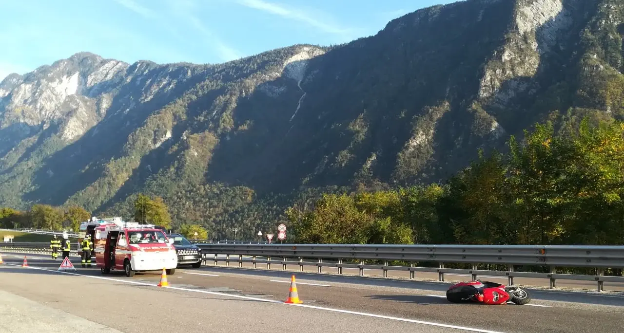 Perde il controllo del motorino: giovane ferito a Campiello di Levico