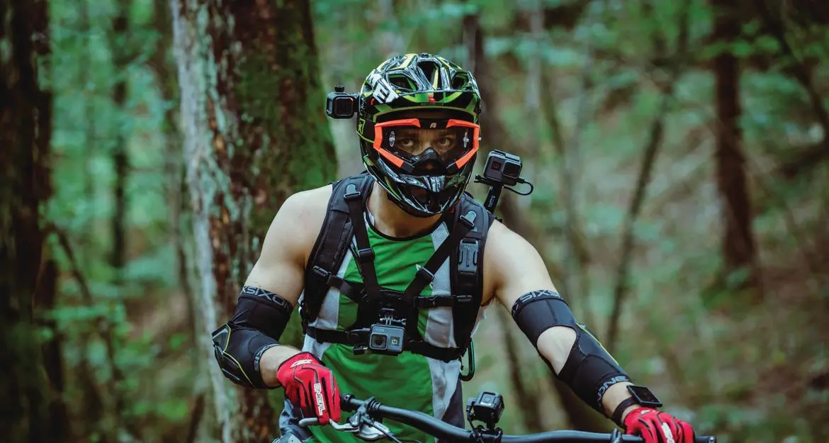 «Ride», il thriller che corre su due ruote Girato nei boschi trentini con le GoPro