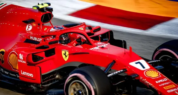 Raikkonen accende Singapore, Vettel dietro ha fiducia