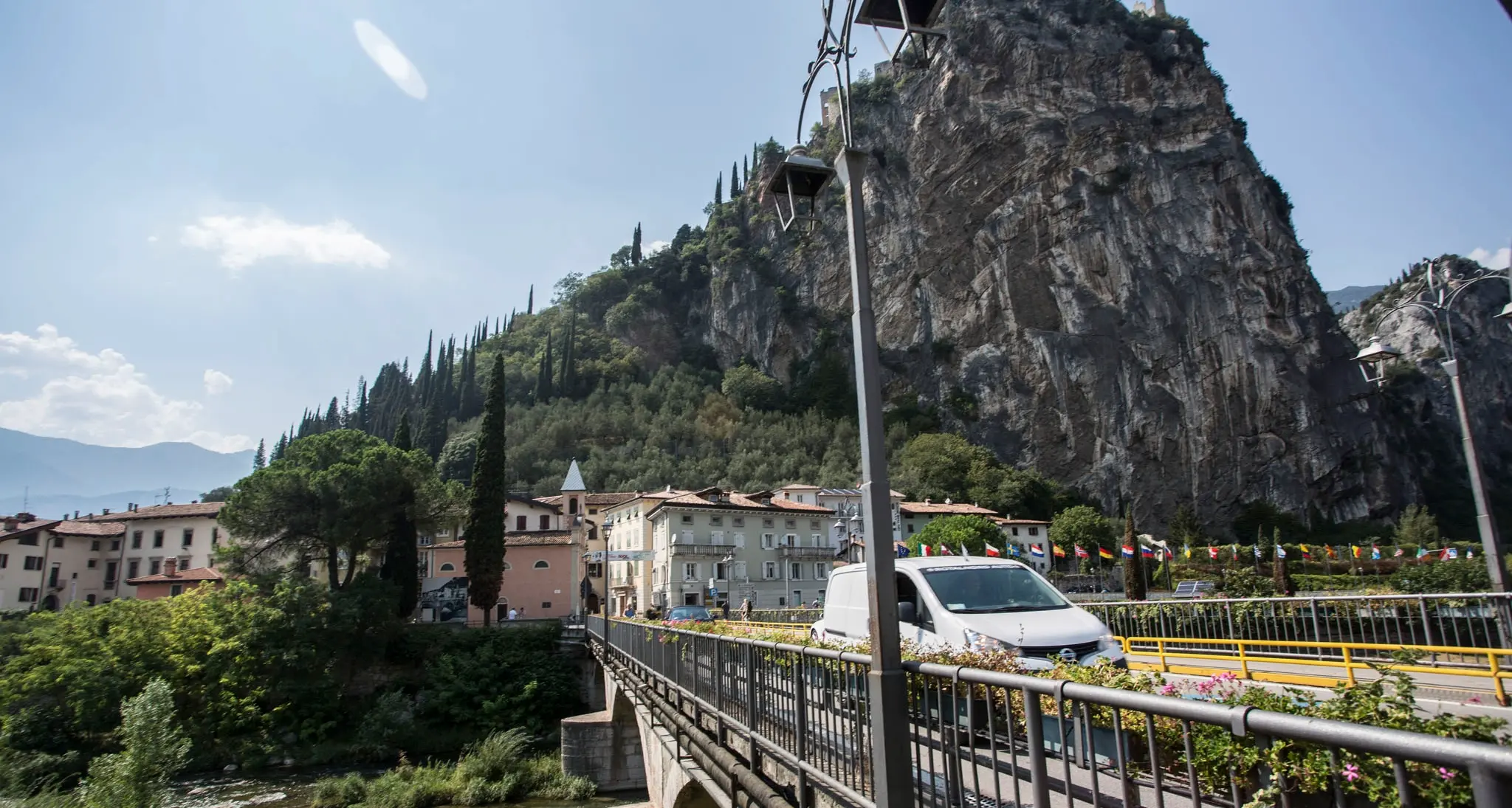 Ponte sul Sarca a senso unico