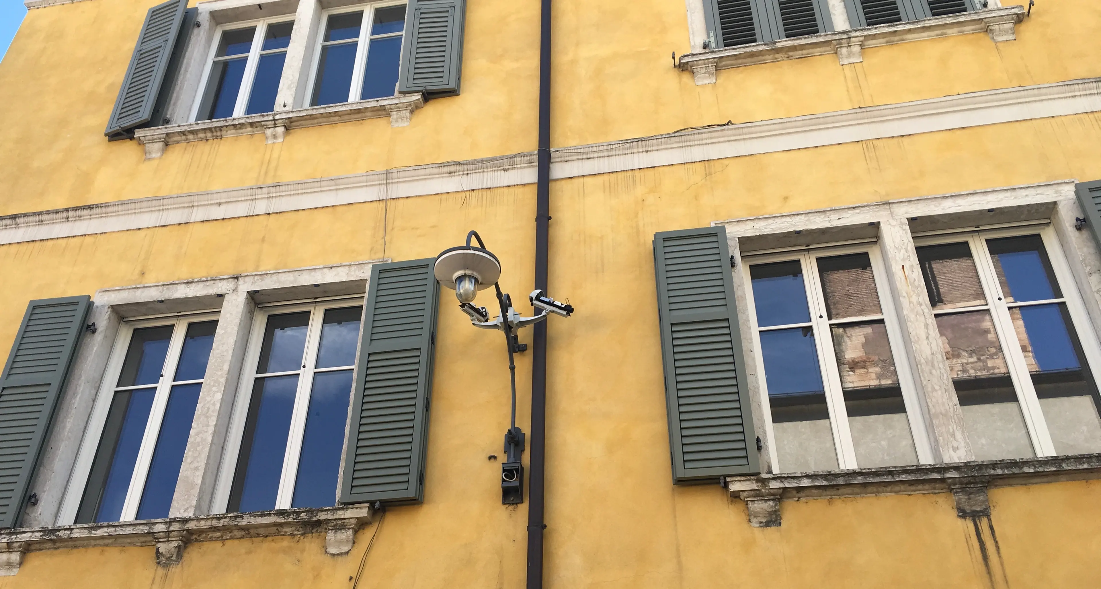 San Pietro, dopo i vandalismi a raffica arrivano le telecamere: sei quelle installate