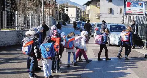 Dopo 6 anni salta il Pedibus L'appello: «Servono volontari»