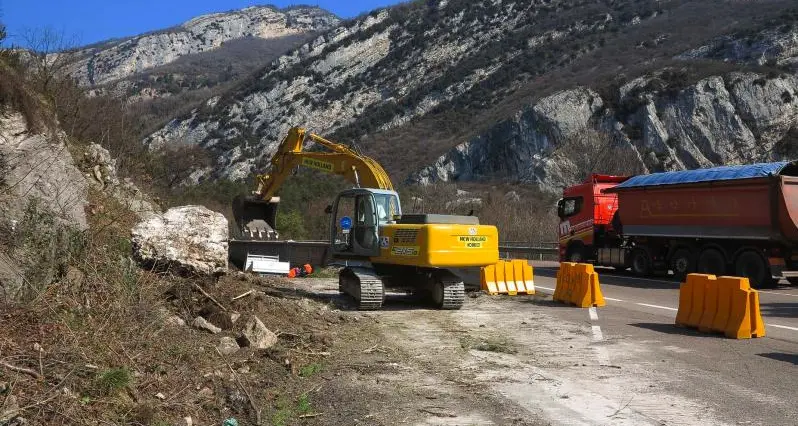 Lavori per il tunnel Loppio-Busa svelano una discarica abusiva