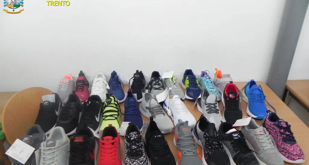 Nike e Converse contraffatte: maxi sequestro all'Expo Riva Shuh