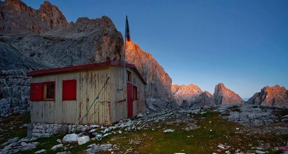 Sporcizia e incuria, vandali al bivacco Minazio