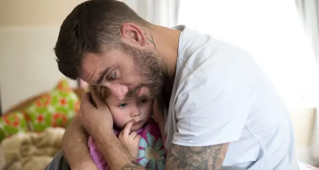«Genitori elicottero» minano l'autonomia dei figli