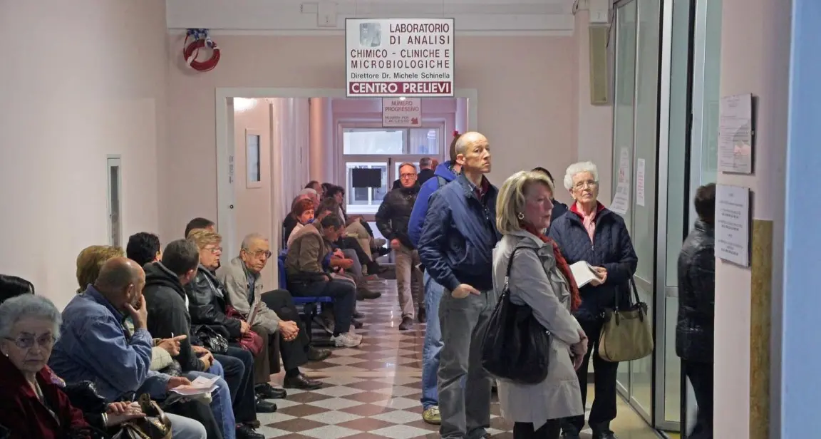 Ticket, mattinata di passione In coda per un'ora per pagare