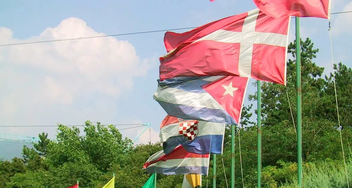 Anche il Nepal alla Campana: è la bandiera numero 96