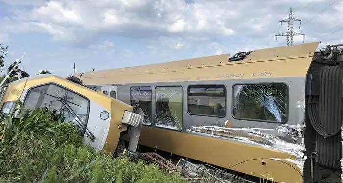 Austria, deraglia un treno Diversi passeggeri feriti