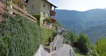 Nuovo marciapiede a Mezzomonte