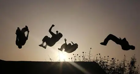 Rovereto, cade mentre fa «parkour»: finisce all'ospedale