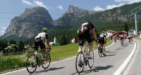Maratona dles Dolomites, vince Elettrico