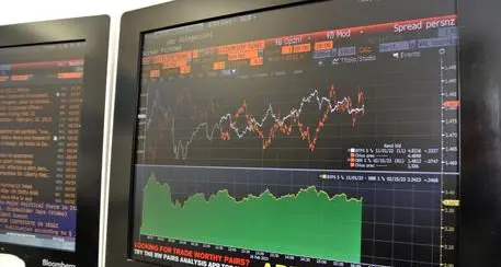 Lo spread sfonda quota 310 e trascina giù la Borsa