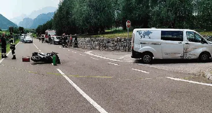 Schianto in scooter a Dro Ragazza di 19 anni in coma