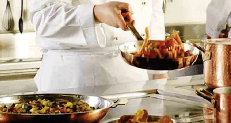 Lavapiatti, cuochi e camerieri in Trentino c'è carenza e la giunta cerca «i nostri»
