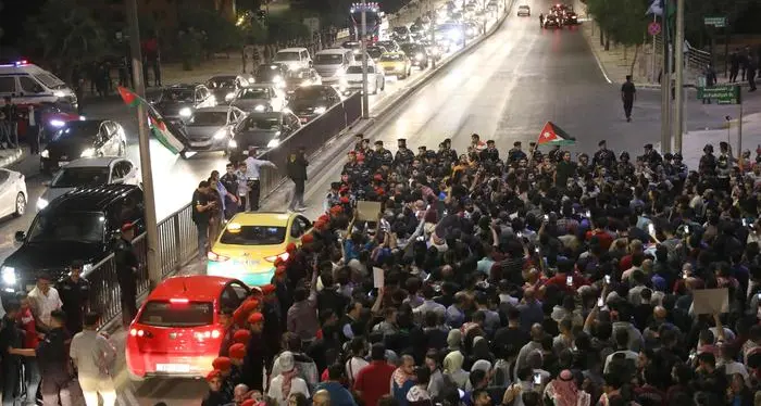 Giordania: proteste contro aumento tasse
