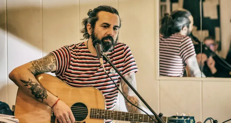 Omar Pedrini alla Bookique con il reading Cane Sciolto