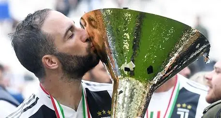 Fiocco rosa in casa Higuain Gonzalo papà a Torino