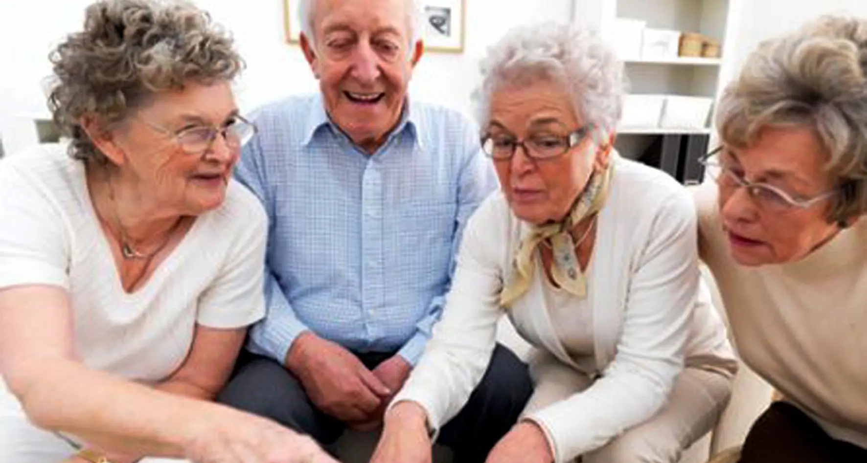 Nonni a lezione di web Un corso per il telefonino