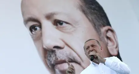 Turchia, Erdogan rieletto ma «competizione non equa»