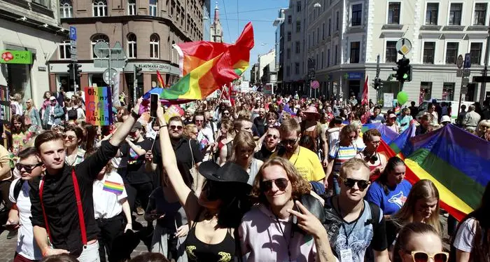 Sfilata Pride a Roma per 500 mila persone