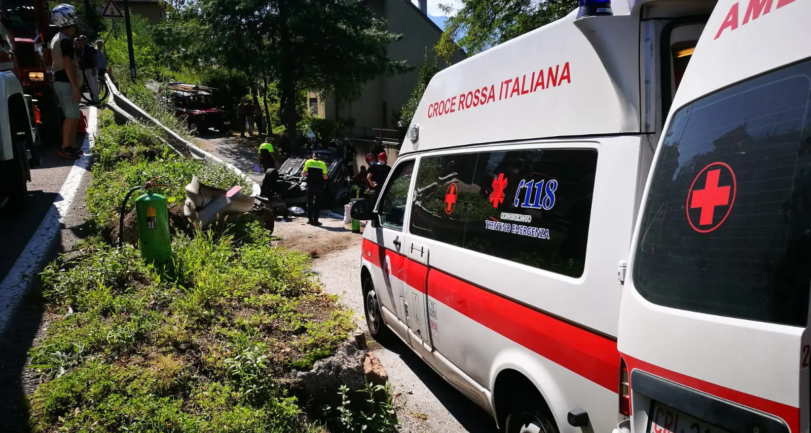 Automobile si ribalta a Meano gravissima una ragazza di 26 anni