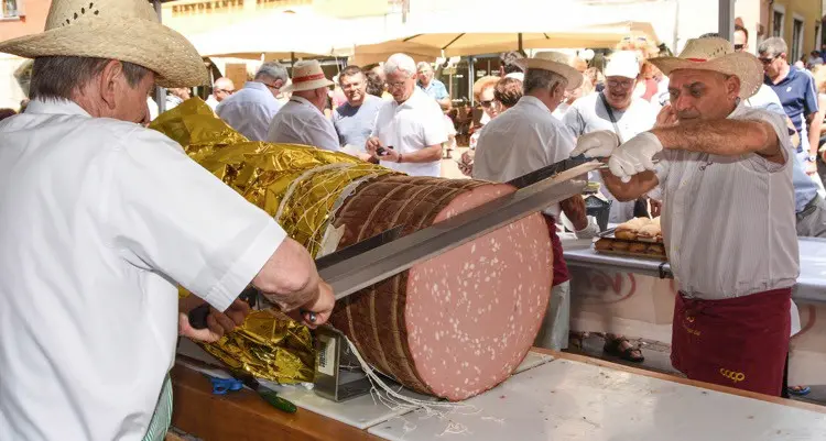 Riva, Pam, bondola e vim fa sempre il pienone