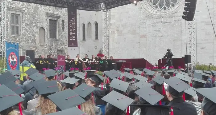 Affitta a studentesse universitarie «Ma solo del Triveneto e Lombardia»
