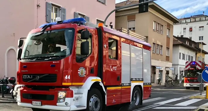 Appartamento in fiamme Un morto e sei feriti