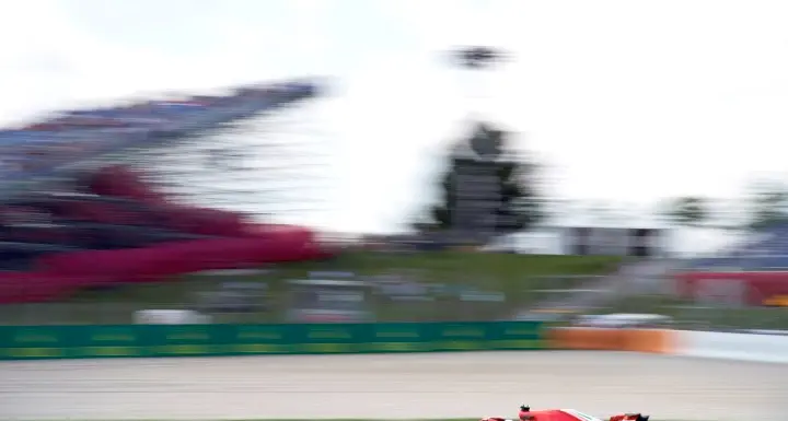 Spagna, la Mercedes domina le prime prove libere