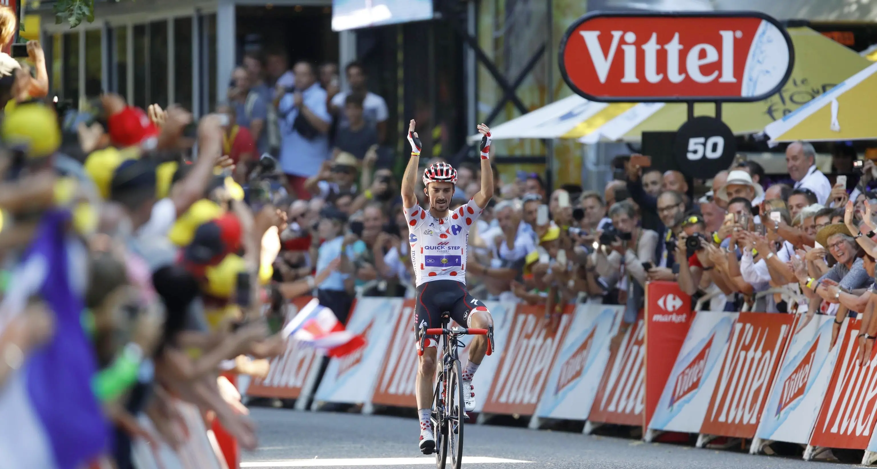 Tour, bis di Alaphilippe Domani partenza in stile Formula1