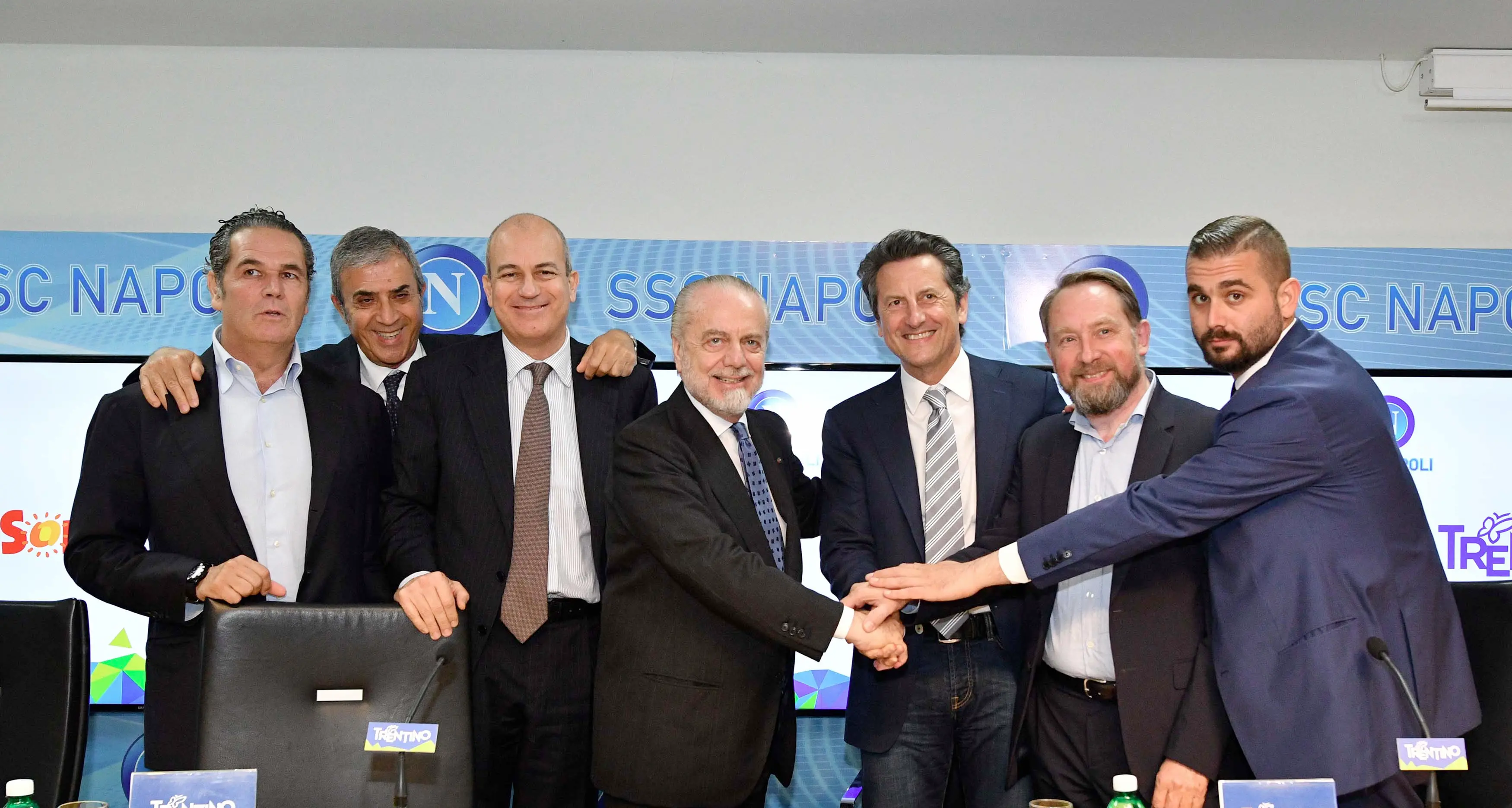 Calcio, De Laurentiis scatenato Il Napoli ancora in ritiro a Dimaro