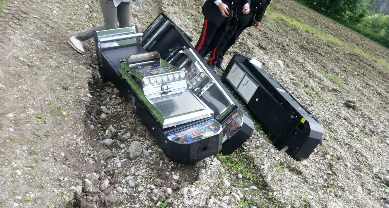 Furto di slot a Borgo Chiese i Carabinieri di Riva sgominano la banda lombarda