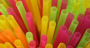 New York vuole bandire le cannucce di plastica