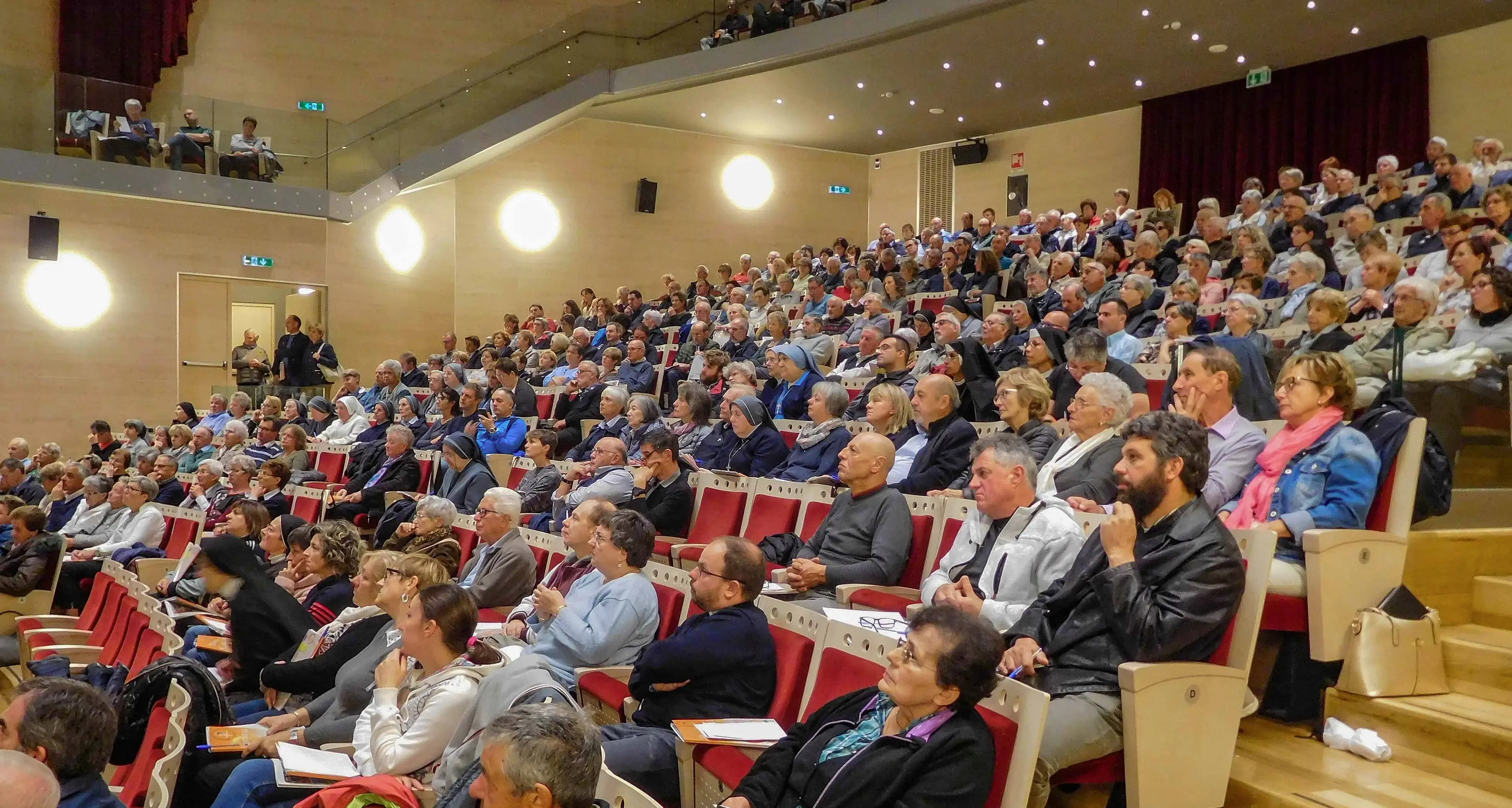 A Pergine le sere che c'è teatro se vuoi vengono a prenderti