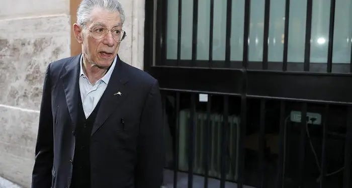 Vilipendio: Bossi chiede affidamento a servizi sociali