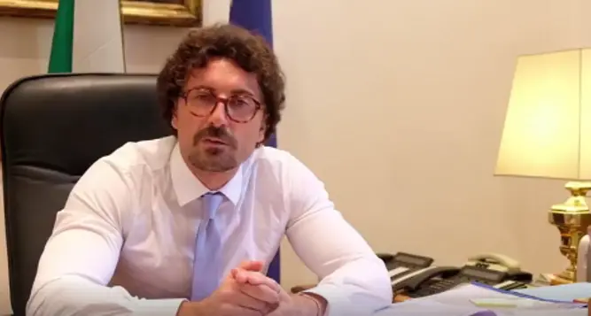 Toninelli e la gaffe sul tunnel del Brennero: «colpa dei Benetton»