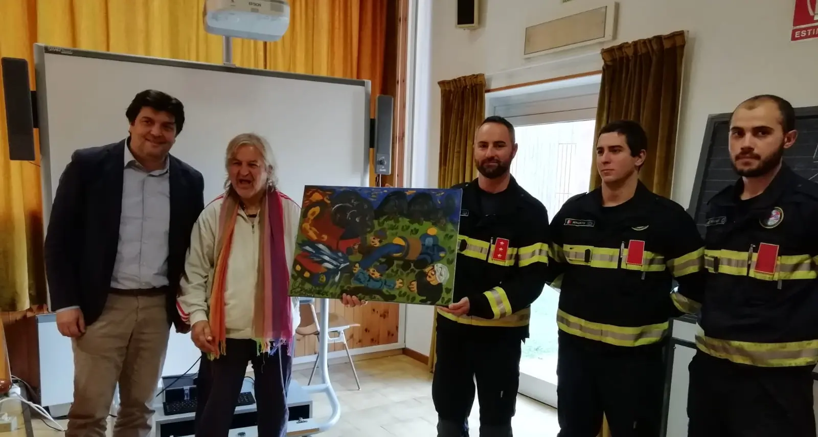 Fusaro omaggia i volontari: in caserma il suo quadro naif