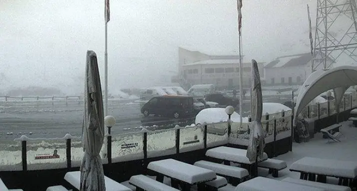 Montagne imbiancate dalla neve 10 centrimetri allo Stelvio