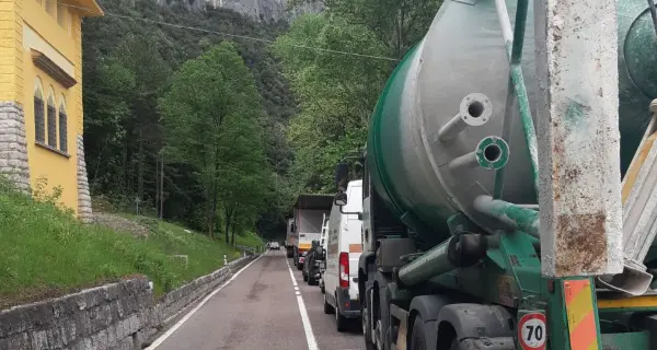 Incidente a Santa Massenza Gardesana: traffico bloccato
