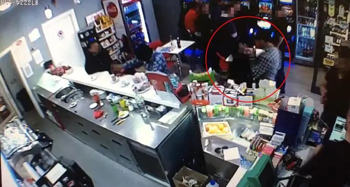 Raid al bar: due arresti E altri 2 si costituiscono