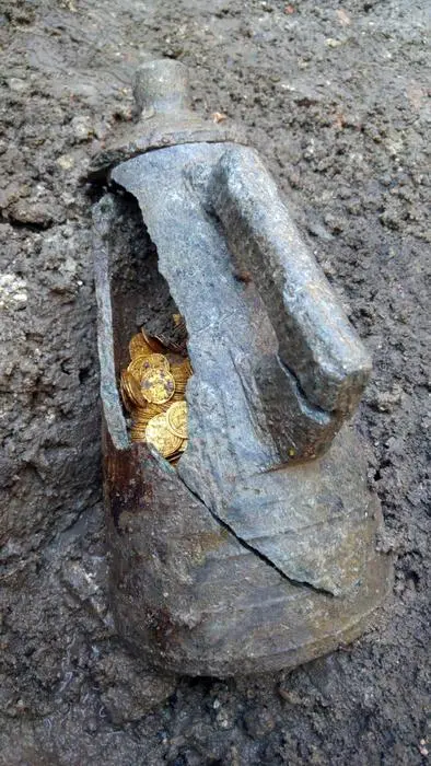 Ritrovate a Como 300 monete d'oro romane