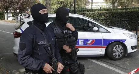 Francia: attacco con coltello a Parigi, diversi feriti