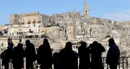 A Matera vietato l'uso di acqua potabile, chiuse le scuole