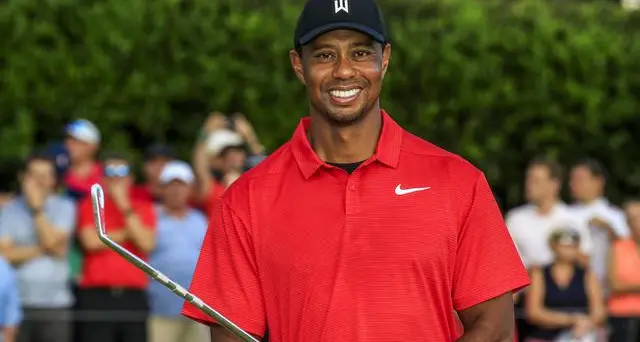 Tiger Woods ritorna sul green in Giappone dà spettacolo dopo l'operazione al ginocchio