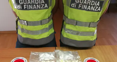 86 ovuli nello stomaco, arrestato