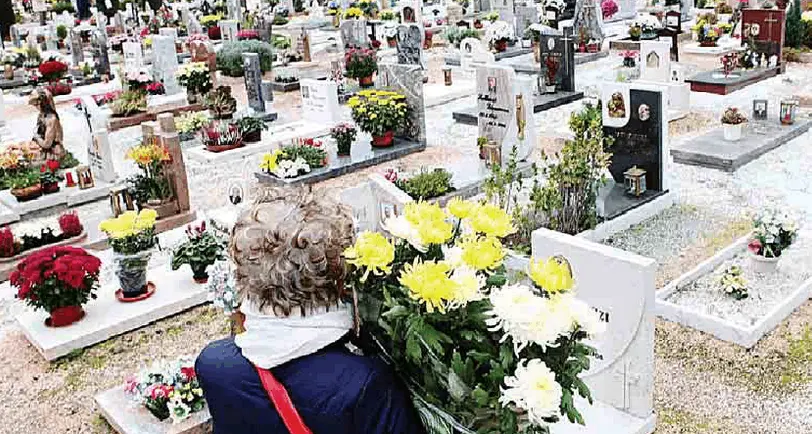 Salme rimosse senza avviso I parenti chiedono i danni
