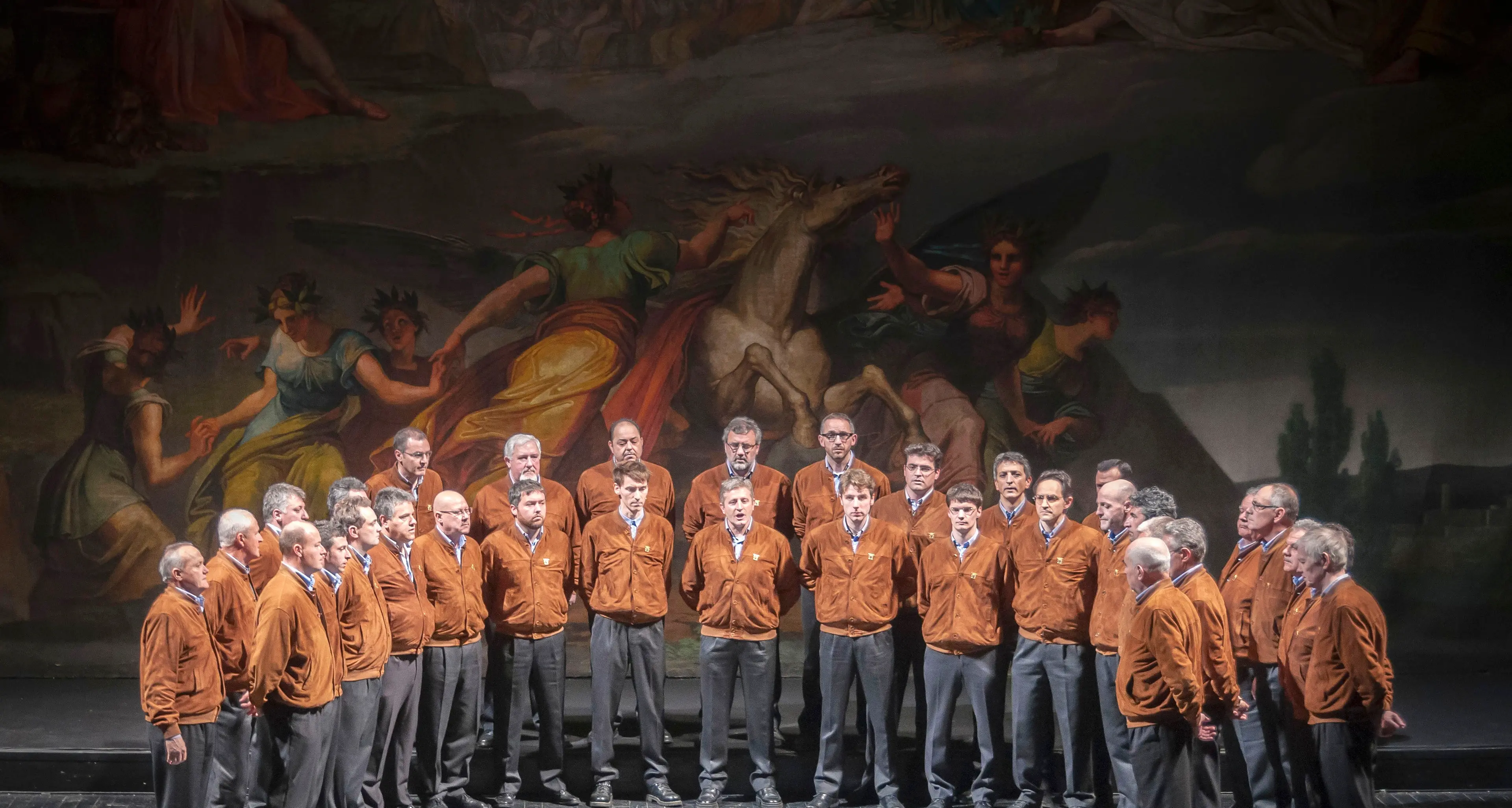 Il Coro della Sat canta alla Campana dei caduti di Rovereto