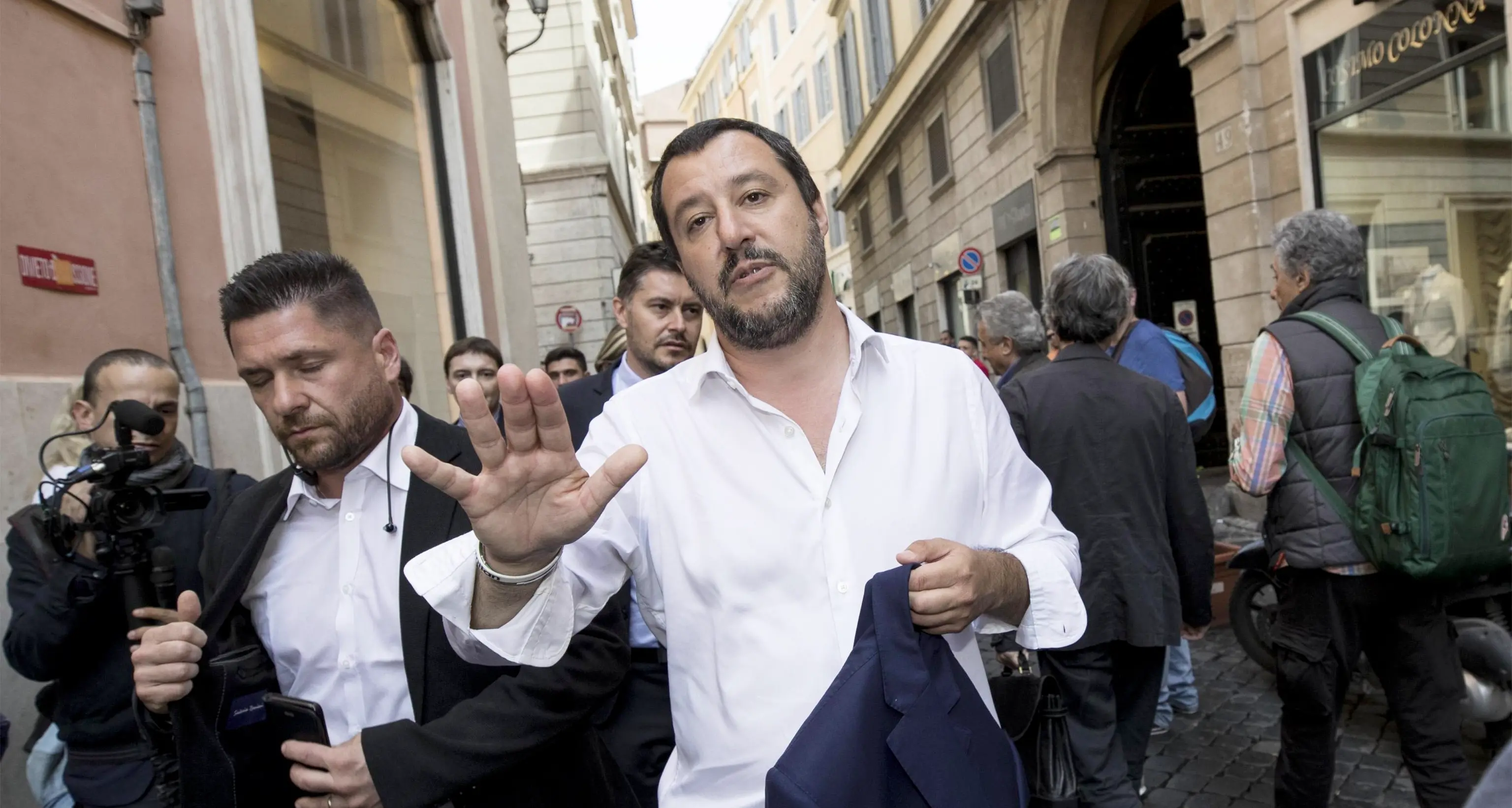 Salvini: «Per i clandestini è finita la pacchia»